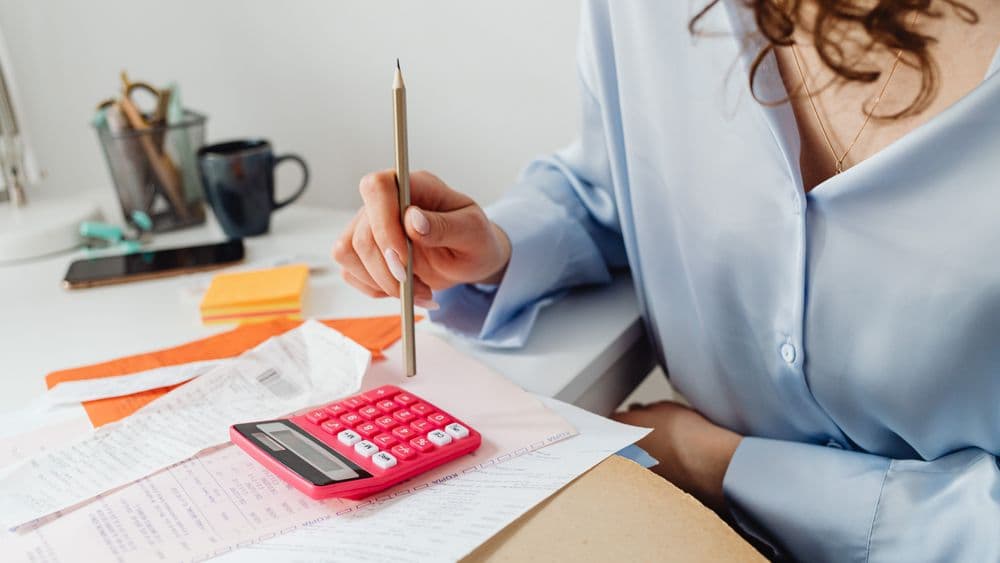 Preparing an invoice from completed order data